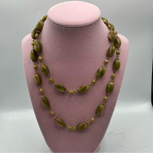 vintage 1990s Elegant Green Beaded Necklace